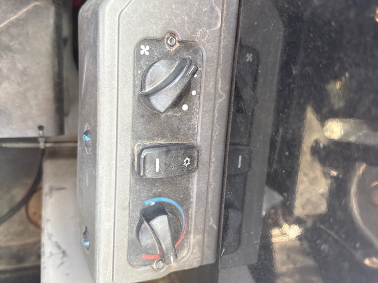 2017-caterpillar-305.5e2-image-25