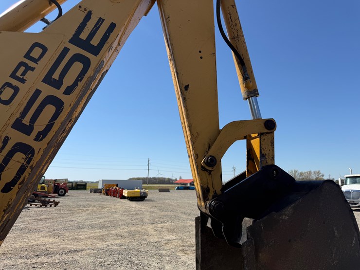 new-holland-555e-image-9