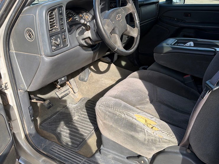 2005-chevrolet-k2500-image-31