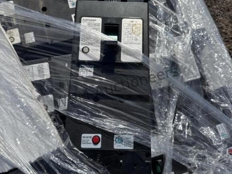 pallet-of-asst-large-breakers-image-6