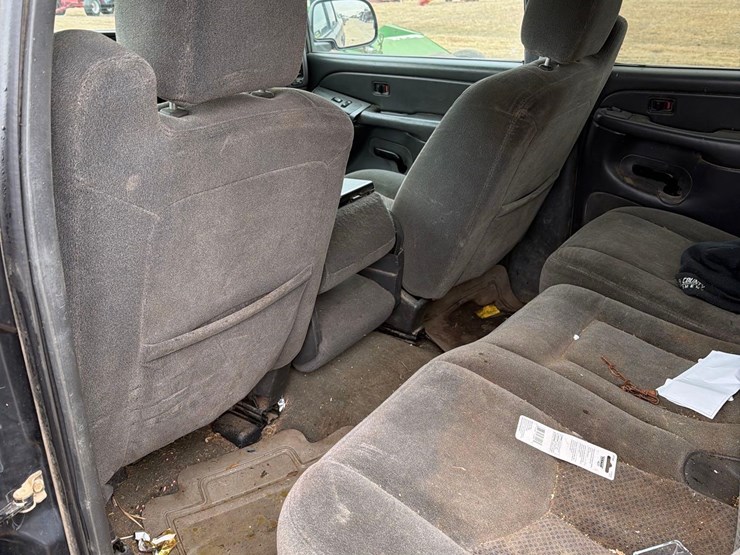 2004-chevrolet-2500-image-25