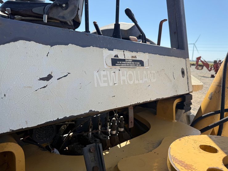new-holland-555e-image-15