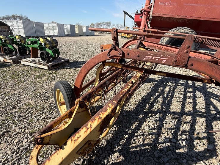 new-holland-256-image-30