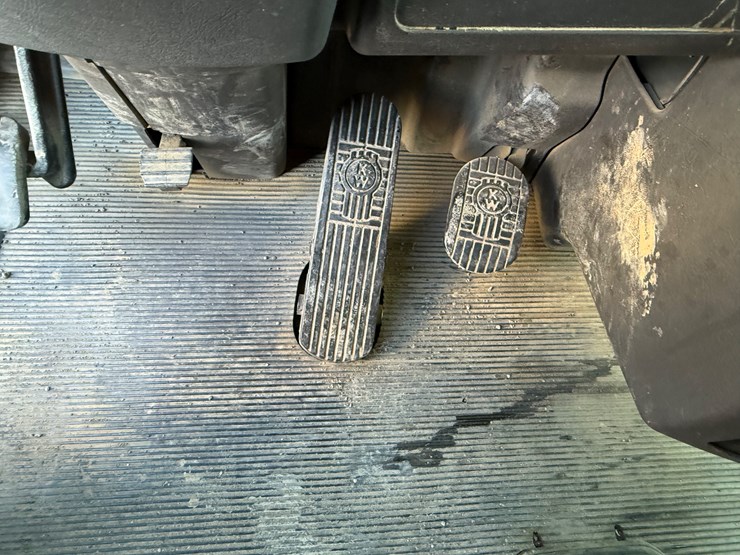 2010-kenworth-t800-image-36