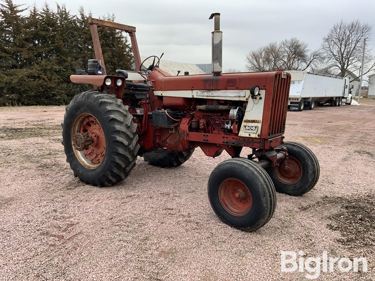1967-farmall-806-diesel-2wd-tractor-image-3