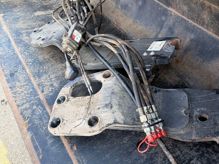 2013-new-holland-855tl-image-27