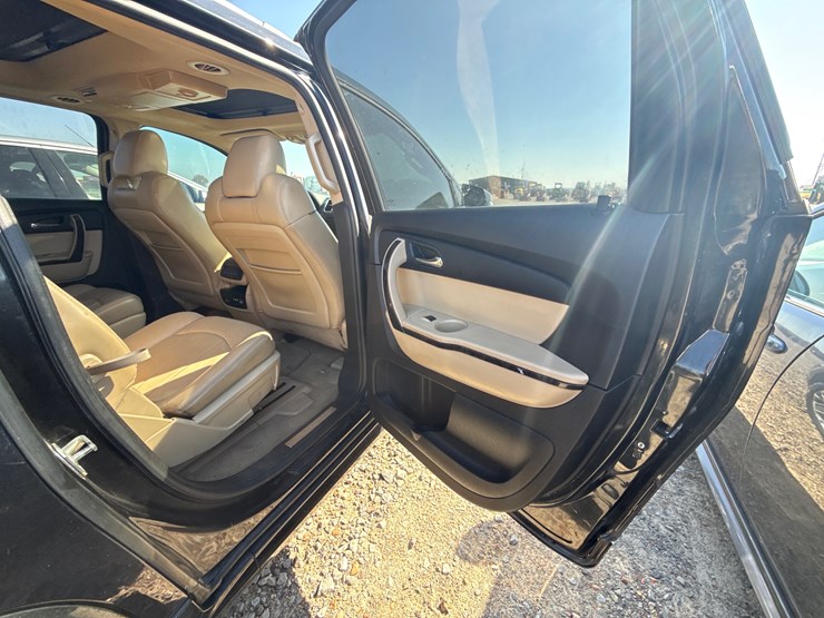 2011-gmc-acadia-image-23