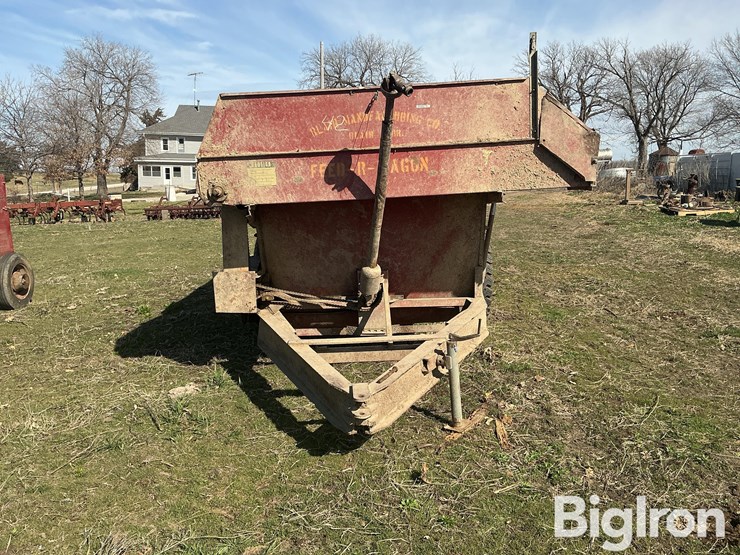 kelly-ryan-feed-wagon-image-2