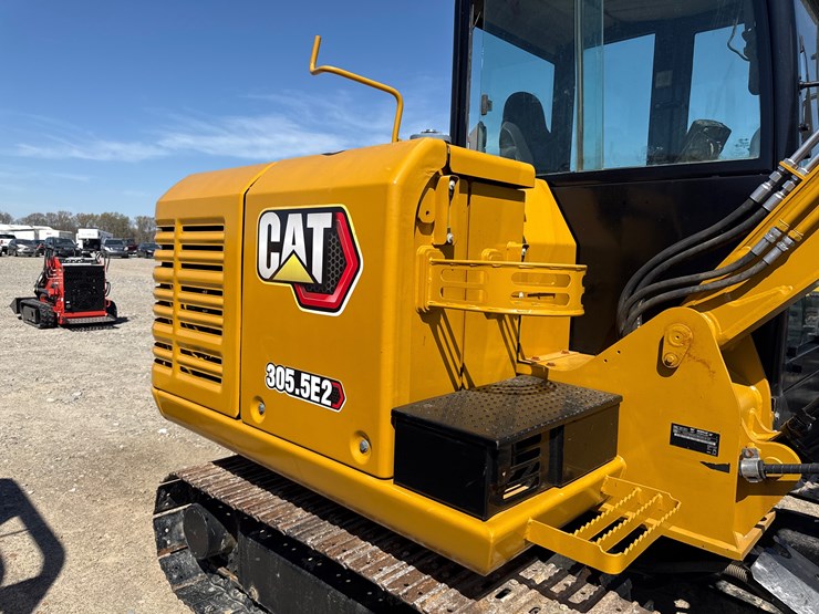 2017-caterpillar-305.5e2-image-15