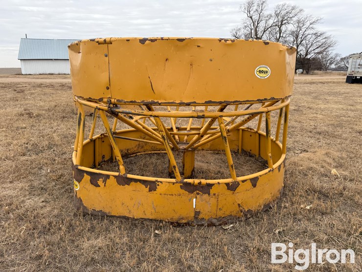 sioux-hanging-bale-feeder-image-6