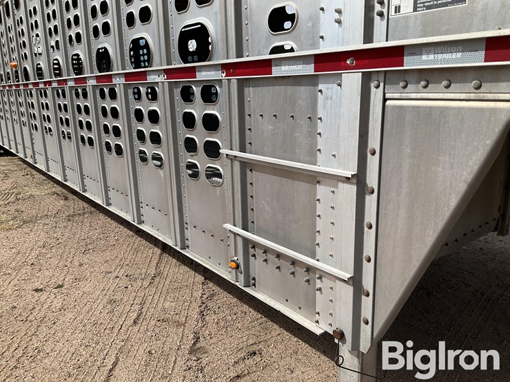 2015-wilson-livestock-trailer-image-13