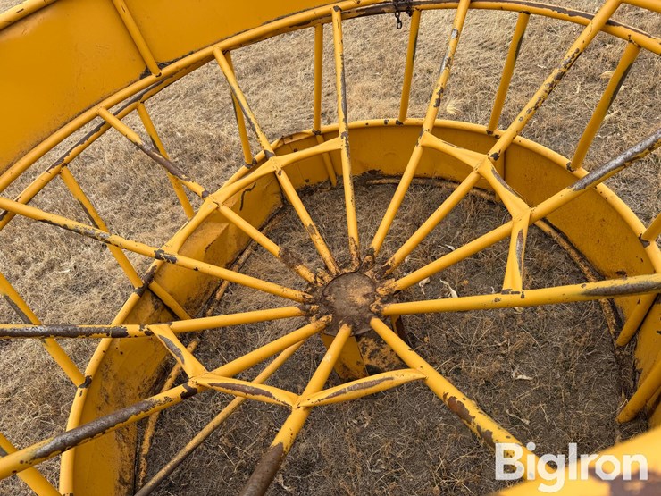 sioux-hanging-bale-feeder-image-16