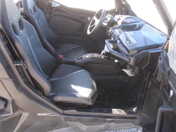 #1079-•-2022-can-am-commander-1000-with-cab-image-45