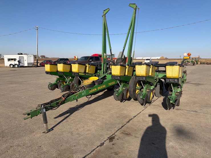 john-deere-7200-image-1