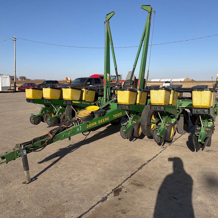 JOHN DEERE 7200