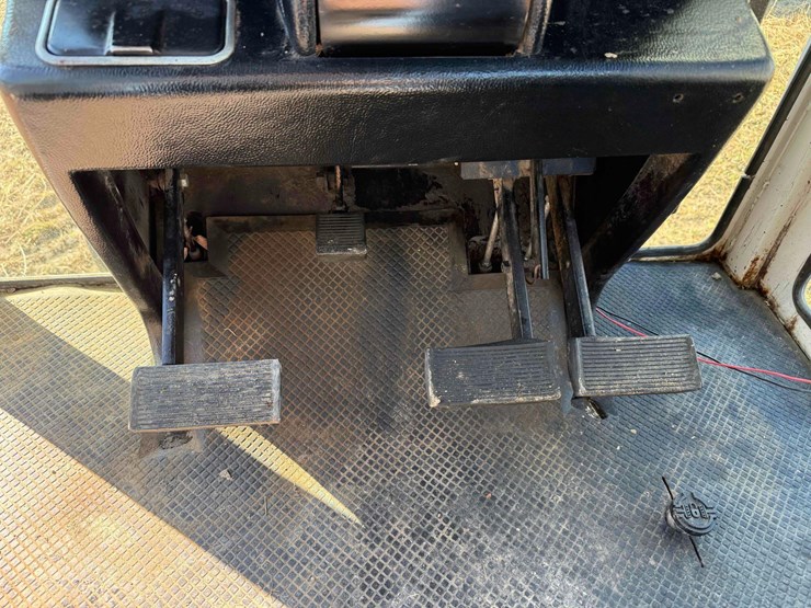 case-2390-tractor-image-31