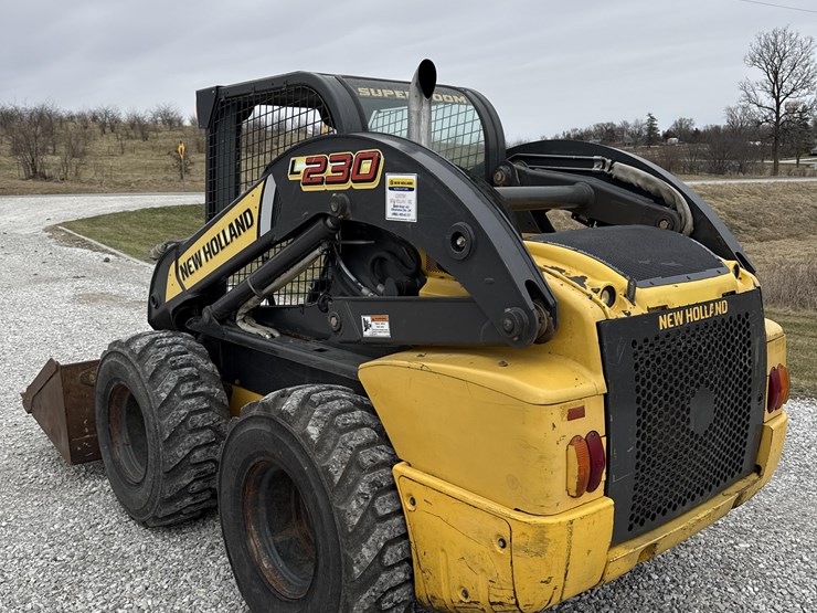 2013-new-holland-l230-image-7