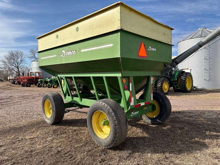 demco-365bu-gravity-wagon-w/-seed-auger-image-3