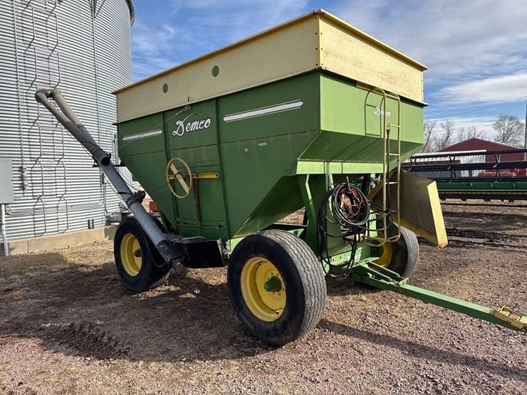 demco-365bu-gravity-wagon-w/-seed-auger-image-1