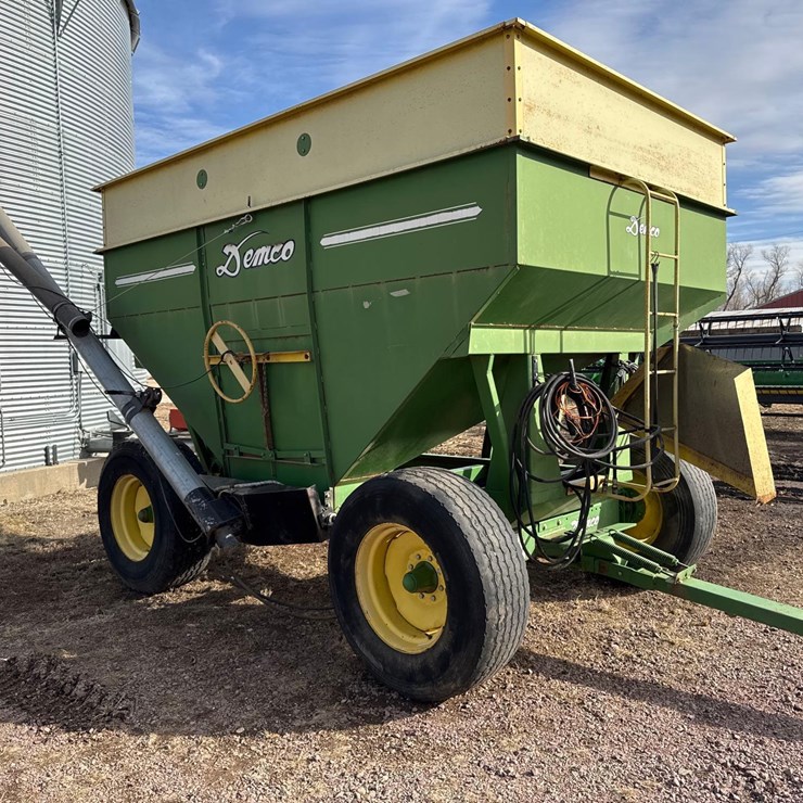Demco 365bu Gravity Wagon w/ Seed Auger
