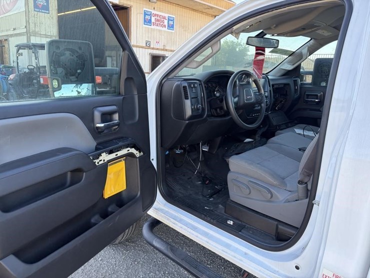 2017-gmc-sierra-2500hd-image-16