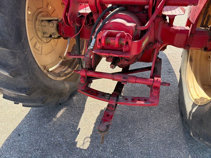 black-hawk-tractor-image-11