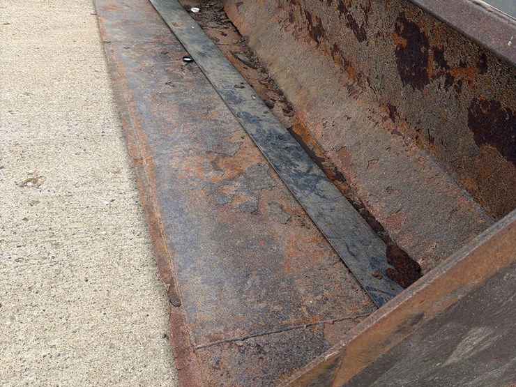 skidloader-8ft-quick-tach-bucket-image-6