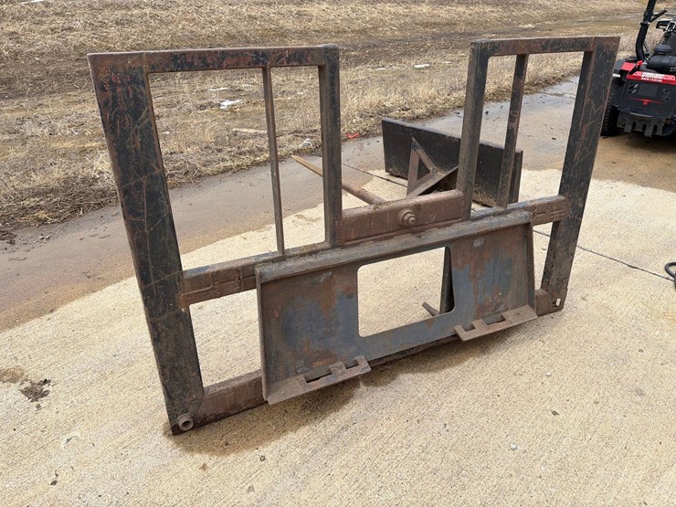 skidloader-quick-tach-bale-spear-image-3