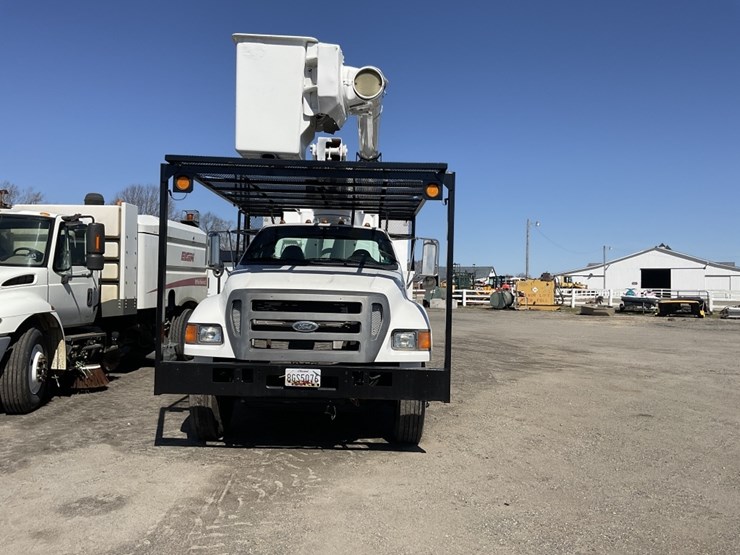 2011-ford-f750-image-2