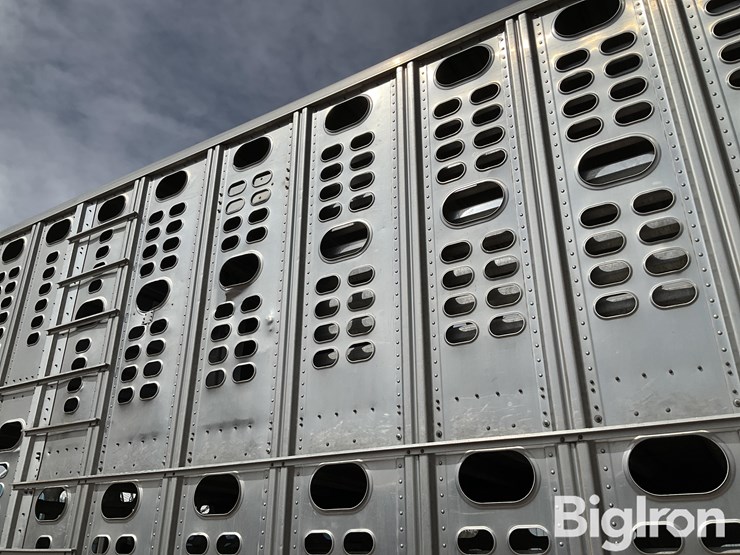 2015-wilson-livestock-trailer-image-19