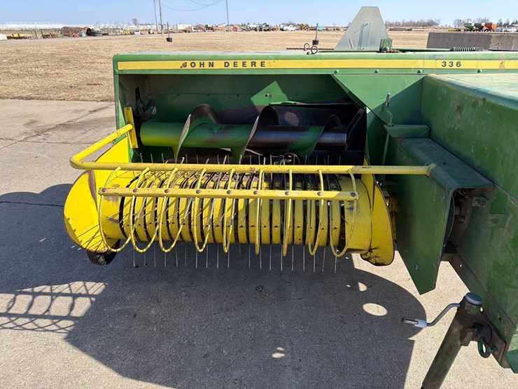 john-deere-336-image-10