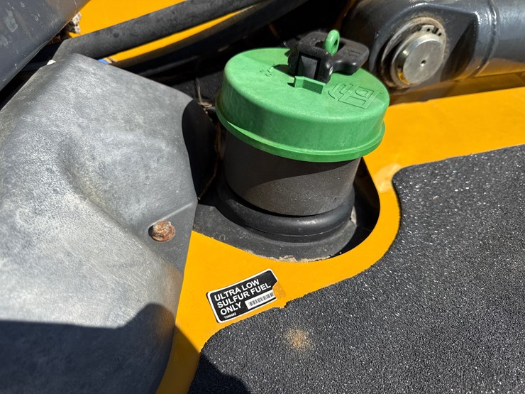 2024-deere-320-p-tier-image-21