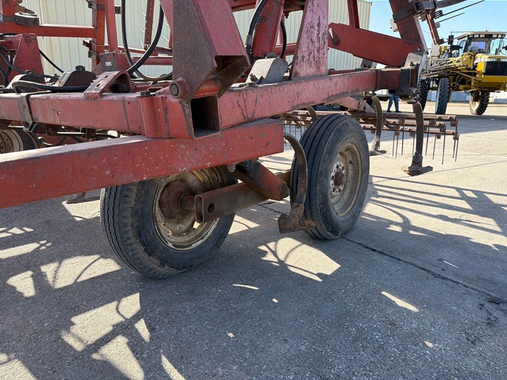 hesston-2210-image-11