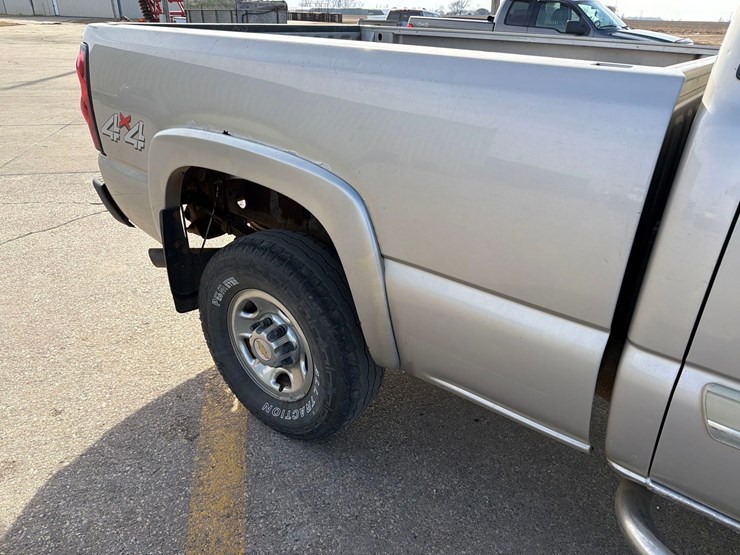 2005-chevrolet-k2500-image-19