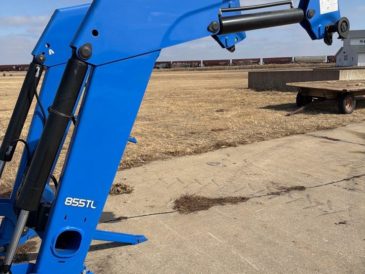 2013-new-holland-855tl-image-33