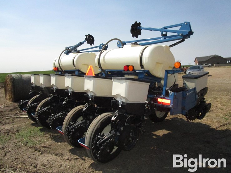 2023-kinze-3205-image-5