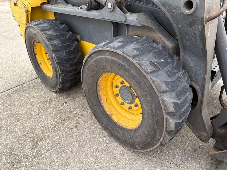 2011-new-holland-l218-image-18