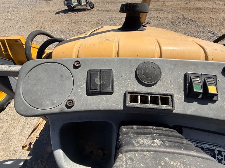 new-holland-555e-image-61