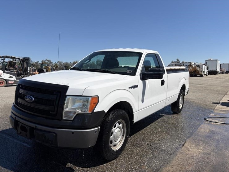 2014-ford-f150-xl-image-1