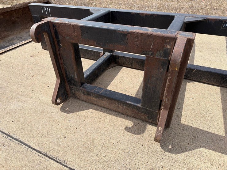 wolf-4-prong-volvo-mount-bale-spear-image-5