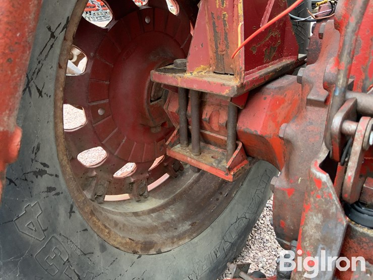 1967-farmall-806-diesel-2wd-tractor-image-16