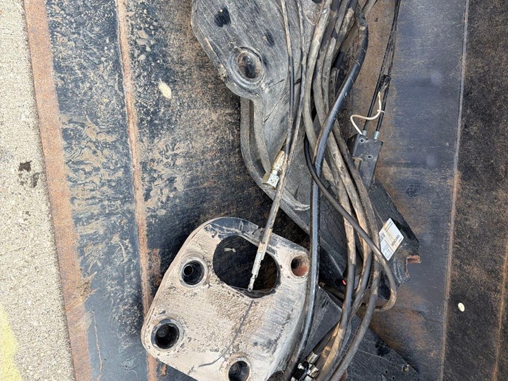 2013-new-holland-855tl-image-11