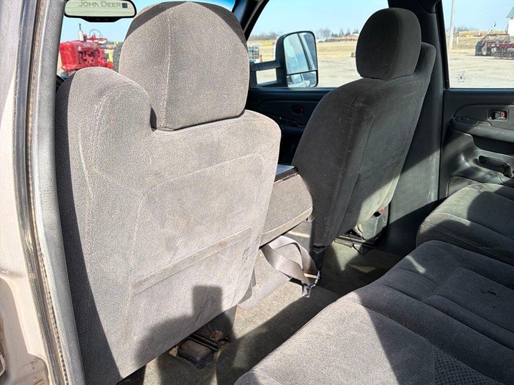 2005-chevrolet-k2500-image-29