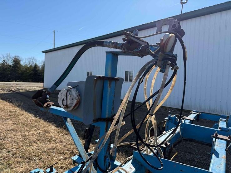 nh3-9-shank-tool-bar-image-7