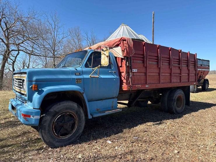 1977-chevrolet-custom-deluxe-image-1