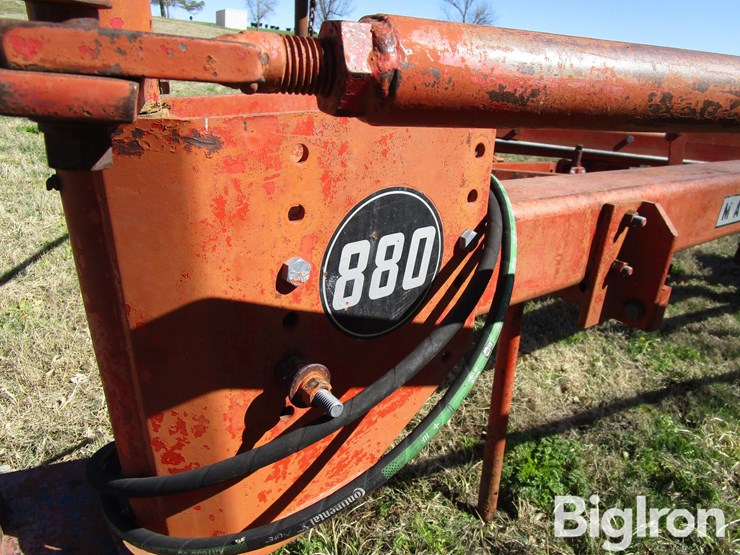 massey-ferguson-880-image-11