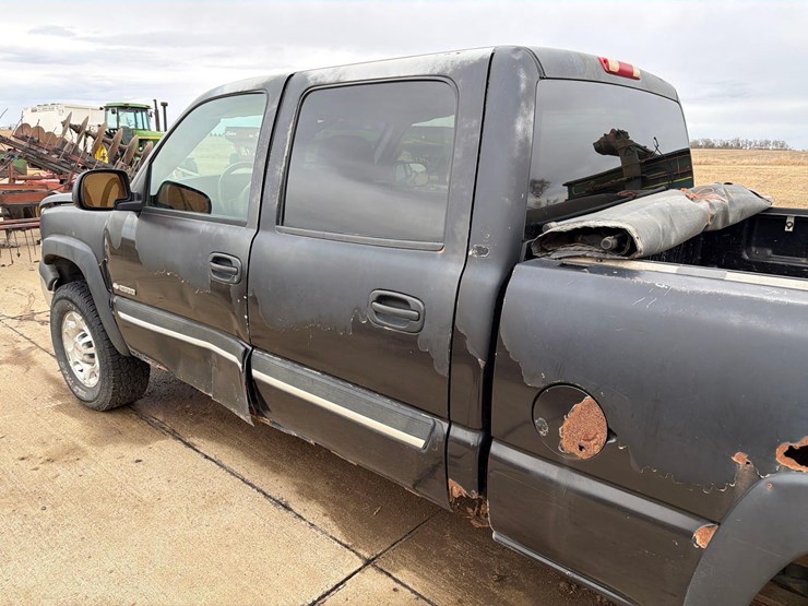 2004-chevrolet-2500-image-9