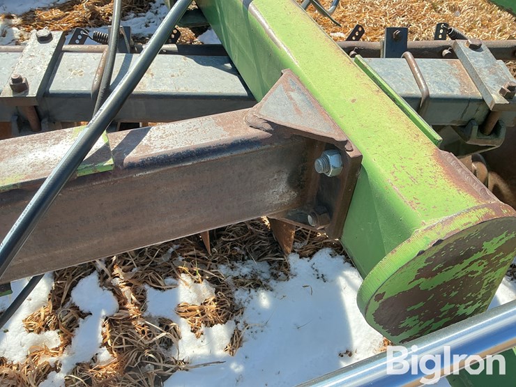 john-deere-331-image-11