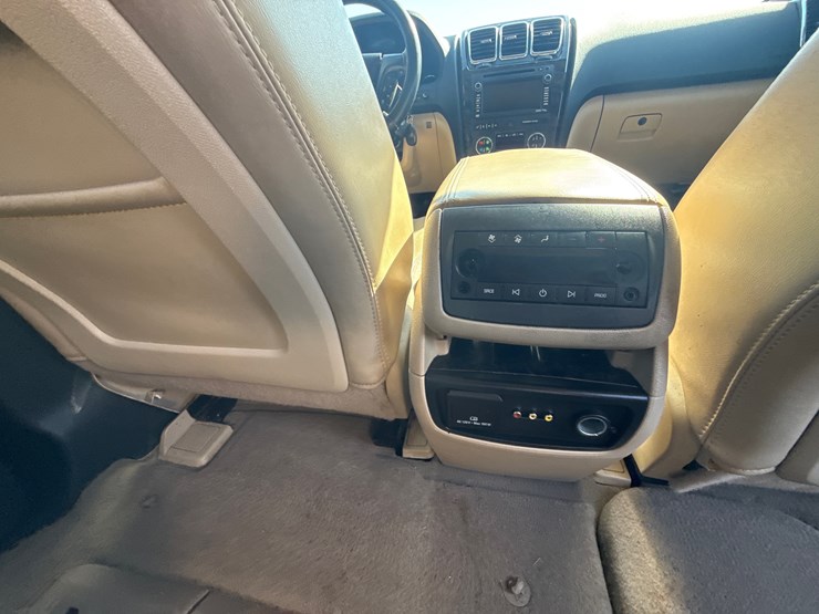 2011-gmc-acadia-image-27