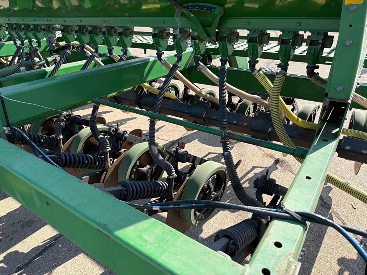 john-deere-750-image-33